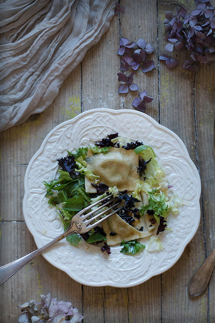 ensalada con ravioli caseros