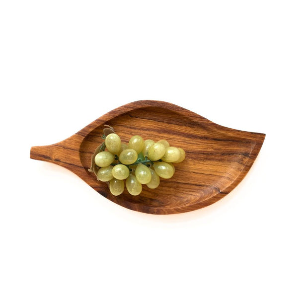 https://cdn.shopify.com/s/files/1/0192/4976/files/Leaf_Serving_Caro_Caro_Wood_Trays_medium_95a5a19c-89f2-48b8-8fb0-44685feef1d1_620x.jpg?v=1686238840