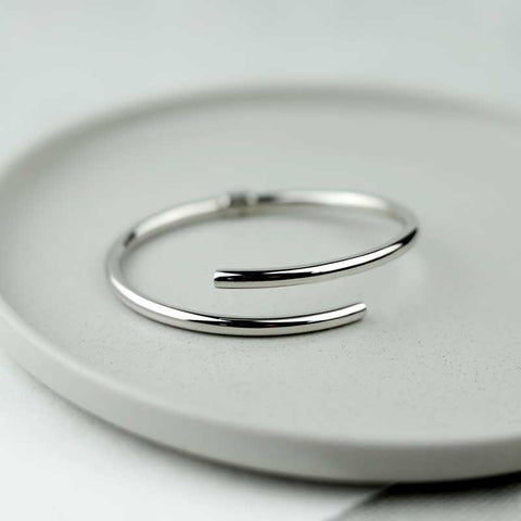 A silver hinged slim bangle