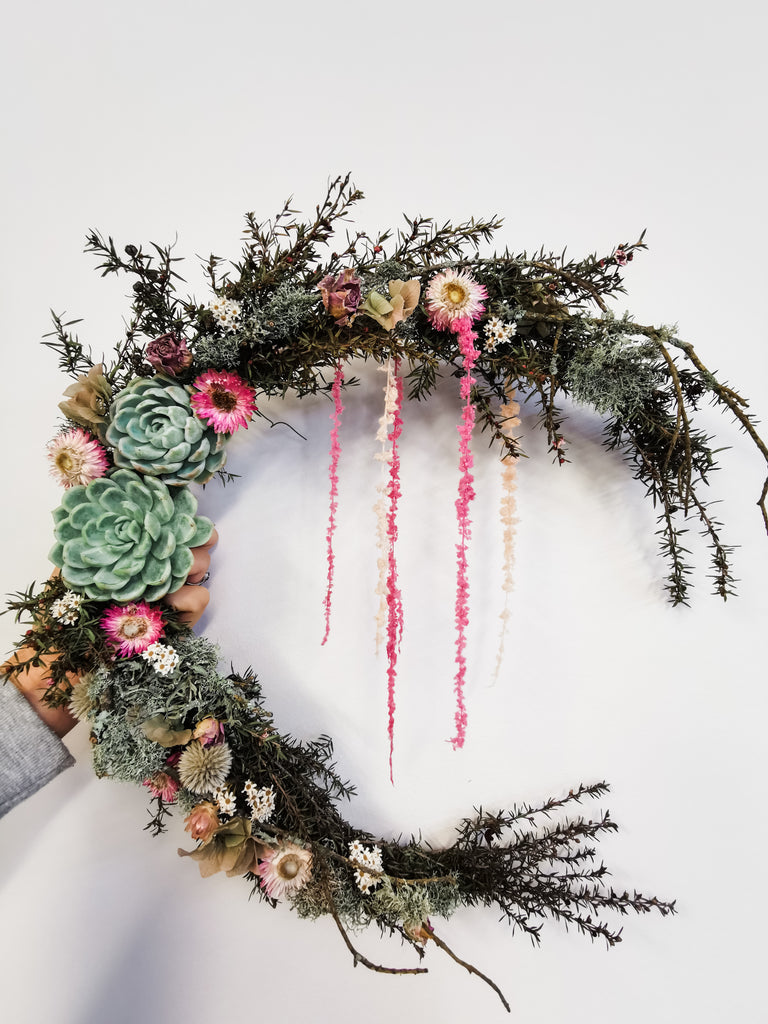 medium-crescent-moon-wreath-pretty-posies-floristry-gifts