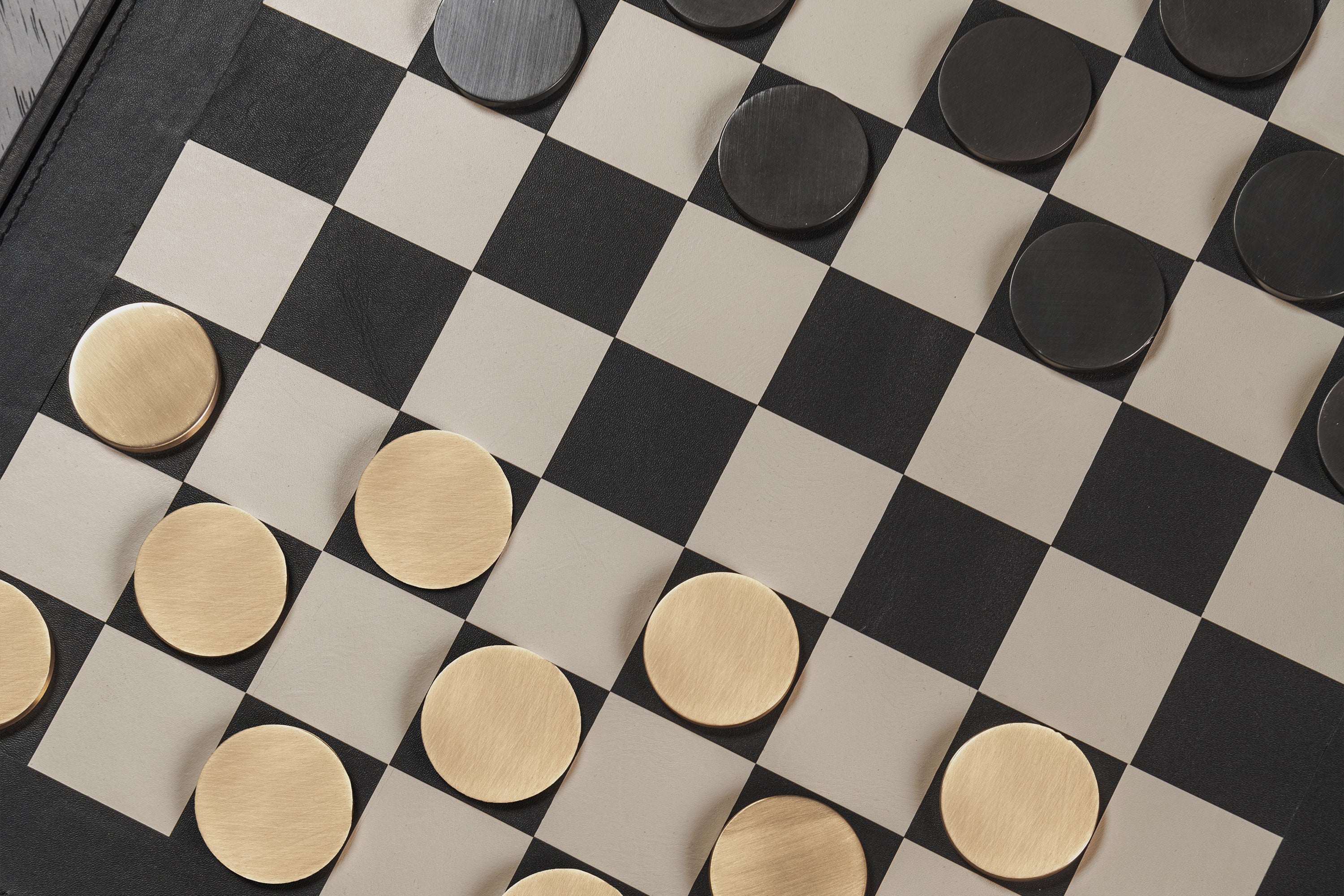 Handcrafted Checkers by Ben Soleimani: A Luxurious Gift of Timeless Elegance