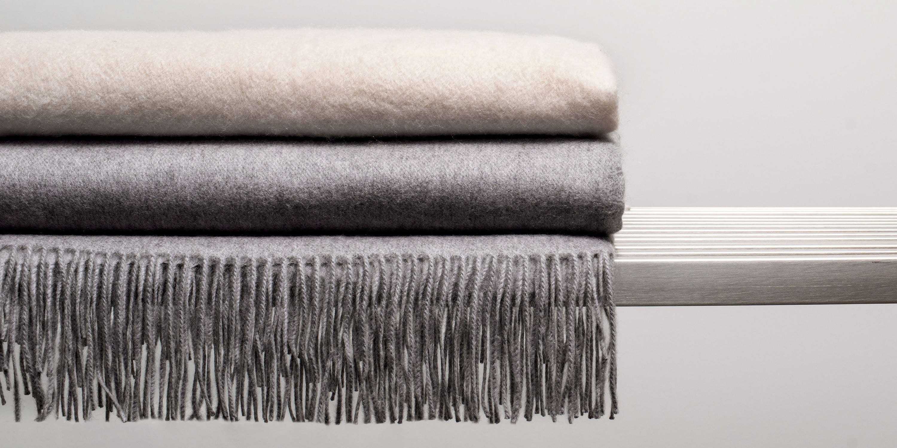 Cashmere Oversized Throw - Grey - thumbnail 2