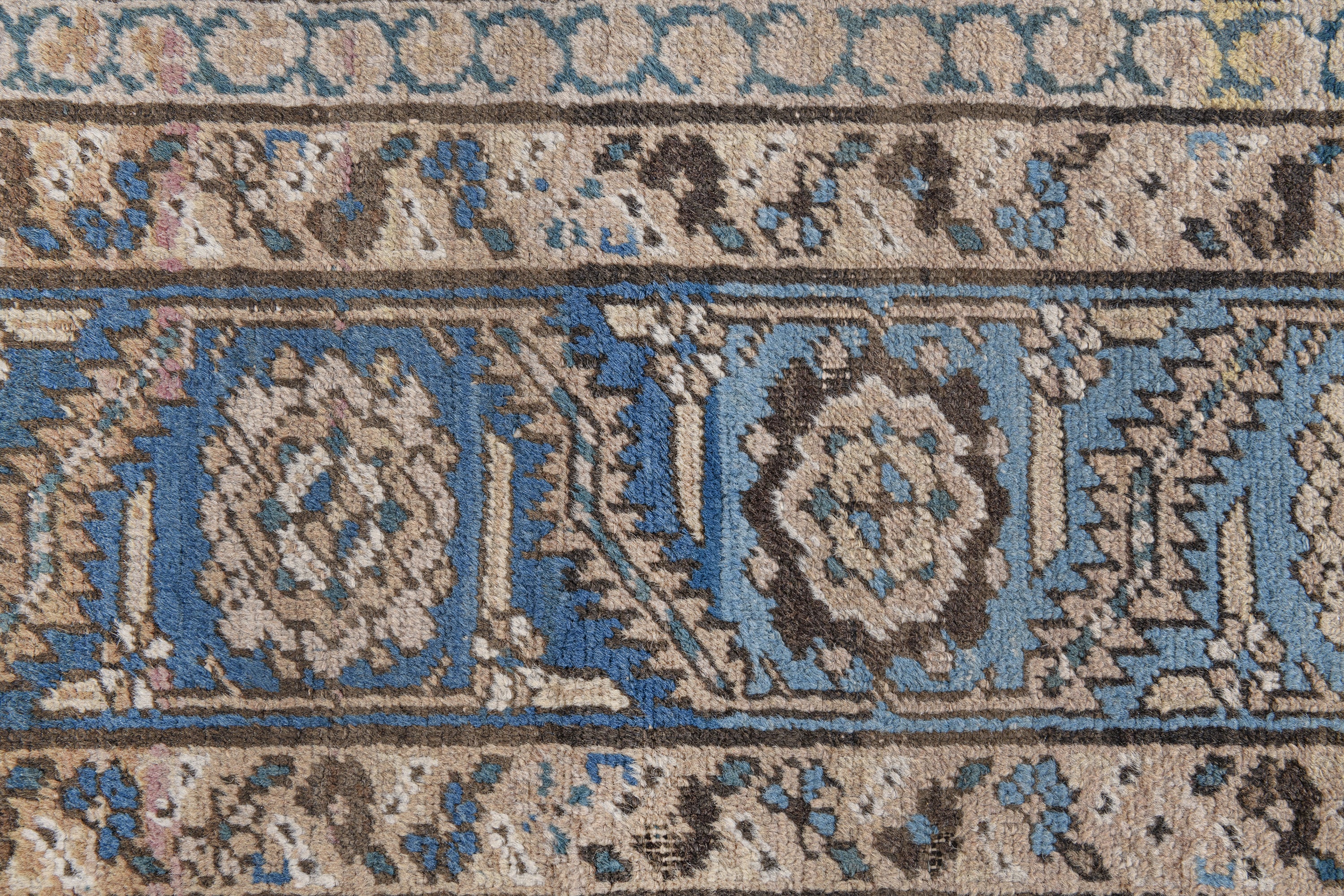 BAKSHAISH CARPET, NORTH WEST PERSIA, 9' X 20' - thumbnail 4