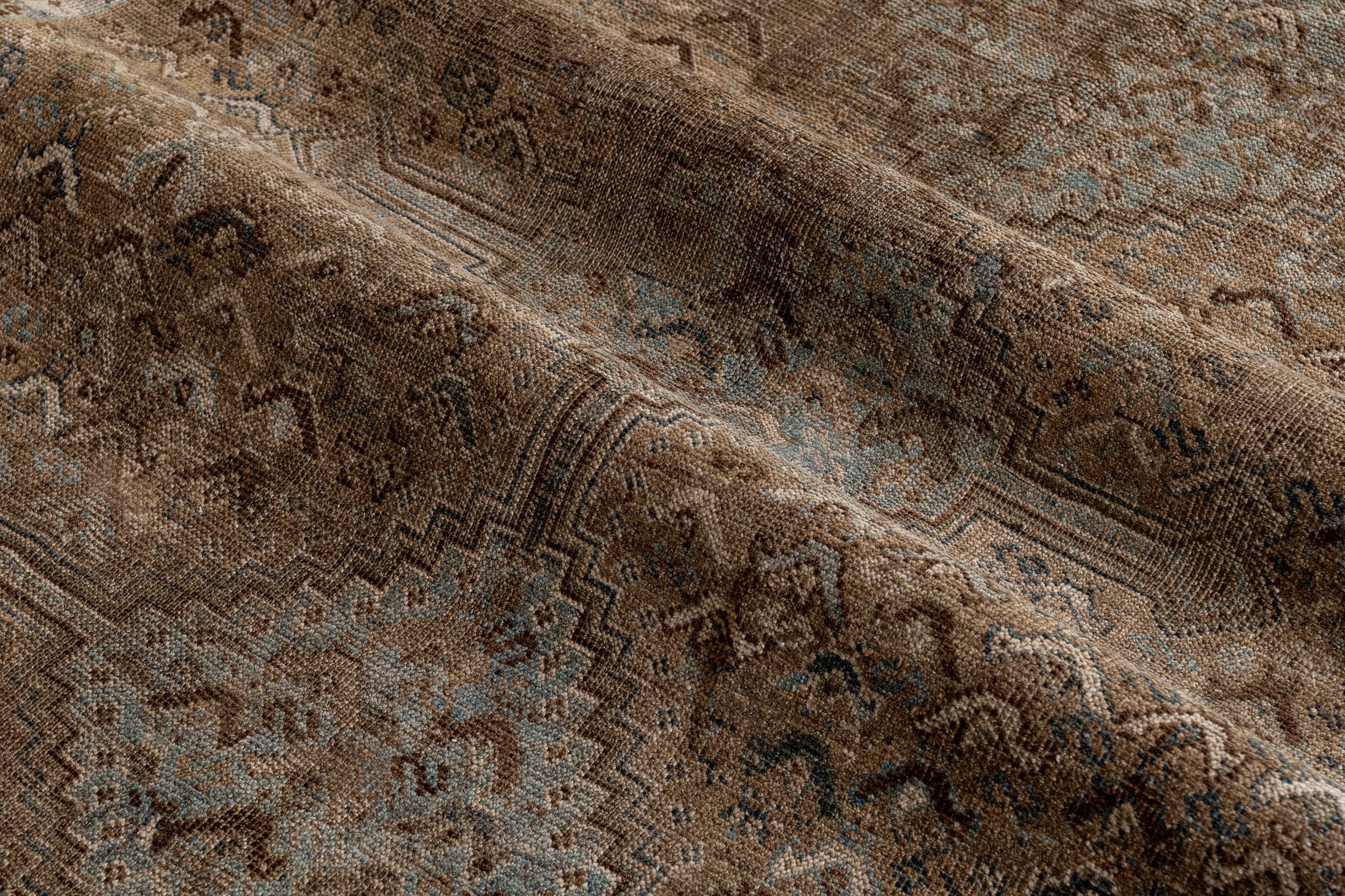 SHIRAZ RUG, SOUTH WEST PERSIA, 4'8" X 6' - thumbnail 3