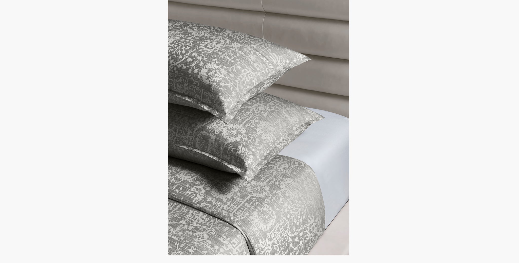 Italian Abra Jacquard Bedding - thumbnail 1