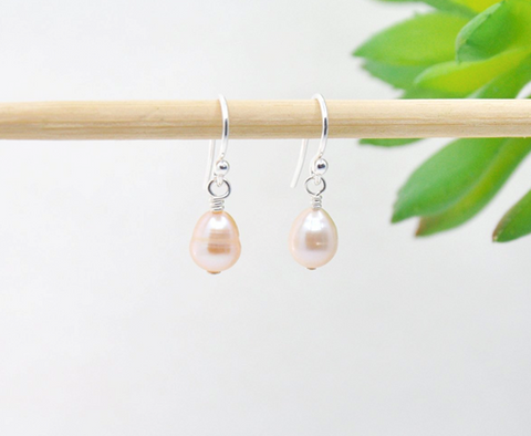 Classic freshwater pearl earrings mauve