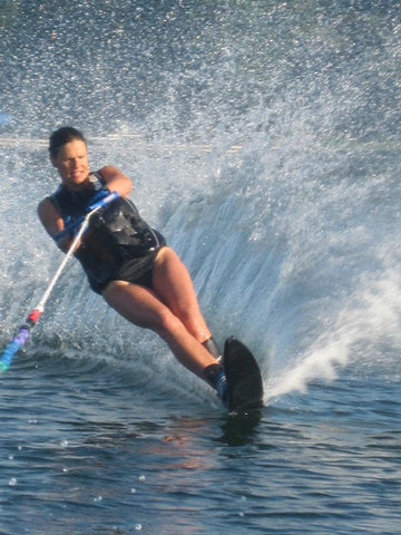 Roberta waterskiing