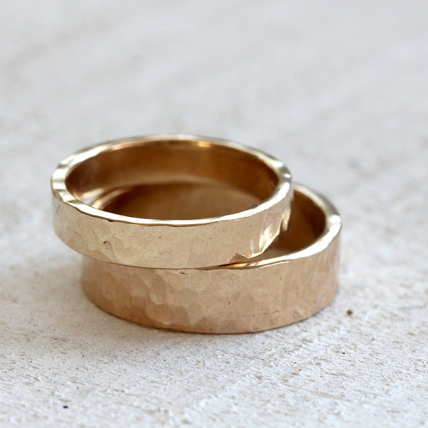 14k gold hammered ring wedding set – Praxis Jewelry
