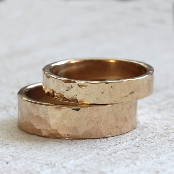 14k gold hammered ring wedding set – Praxis Jewelry