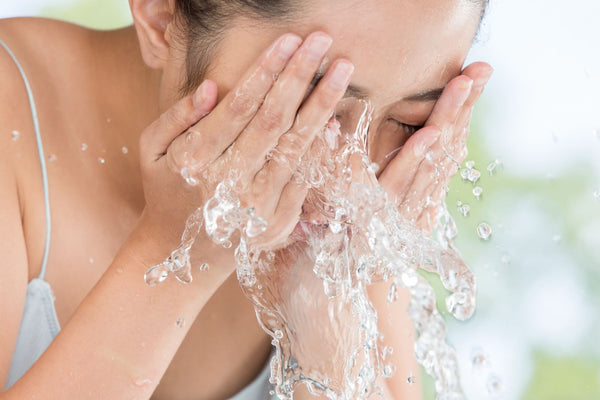 How To Cleanse Your Face Properly