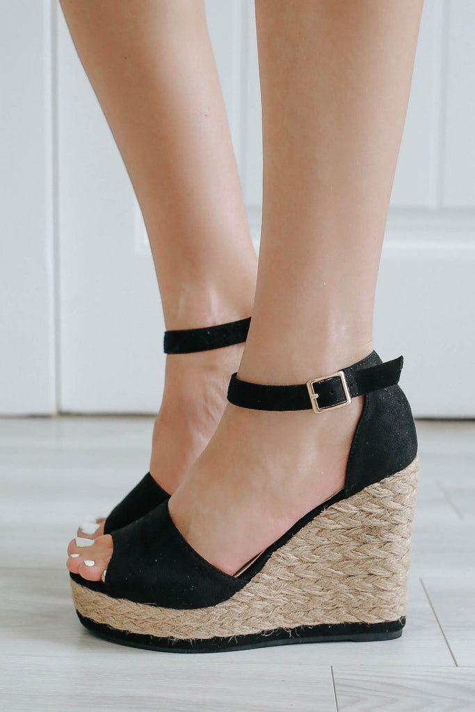 black wedges online