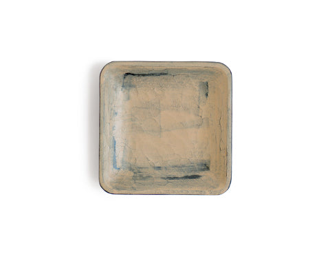 https://cdn.shopify.com/s/files/1/0194/5843/products/Ryuji_Mitani_Usuzumi_Small_Square_Plate_7_grande.jpg?v=1634607308