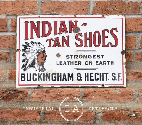 Buckingham and Hecht sign