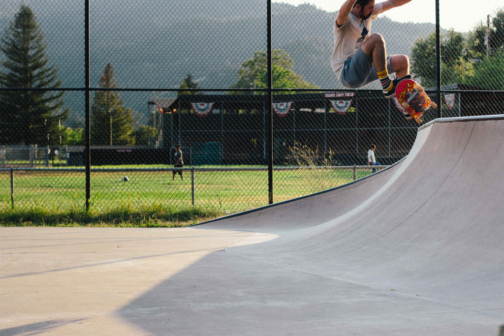 Guy skateboarding in S. Helena.