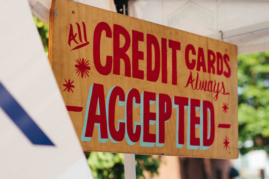 a sign that says all credit cards always accepted 