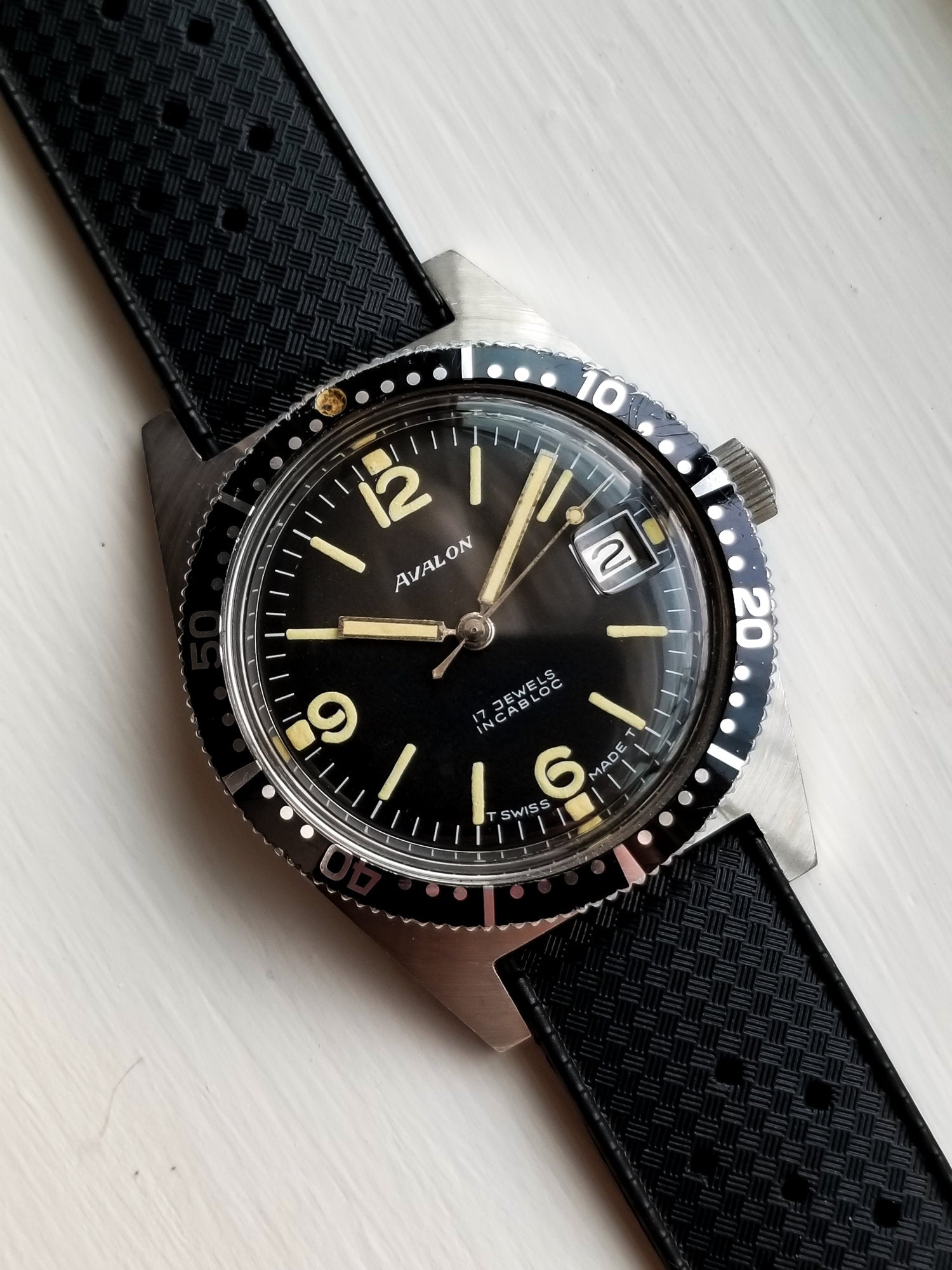 Common Traits of Vintage Skin Divers | Everest Bands