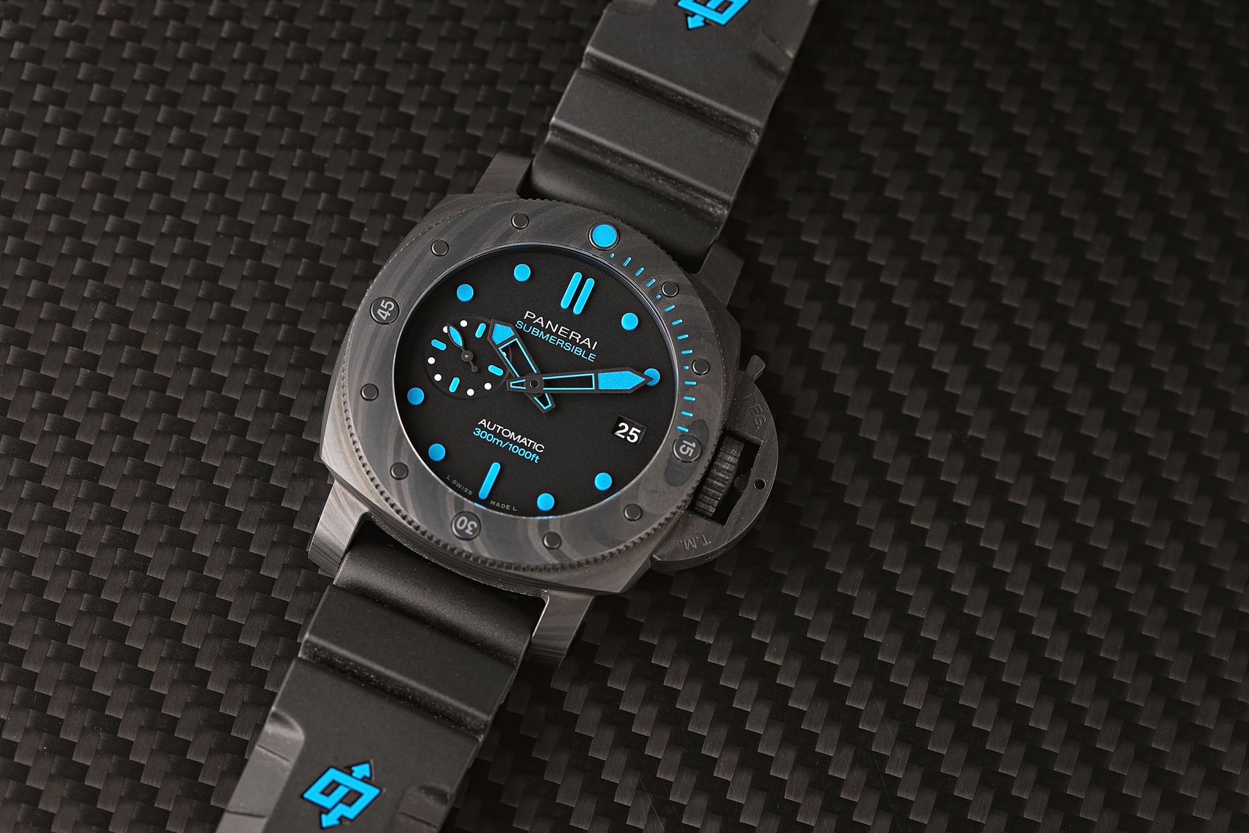 Panerai Luminor Submersible Carbotech Carbon