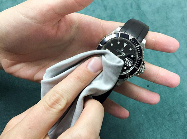 How to Clean your Rolex - Everest 