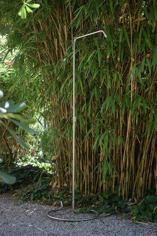 ducha serpentine en el jardín