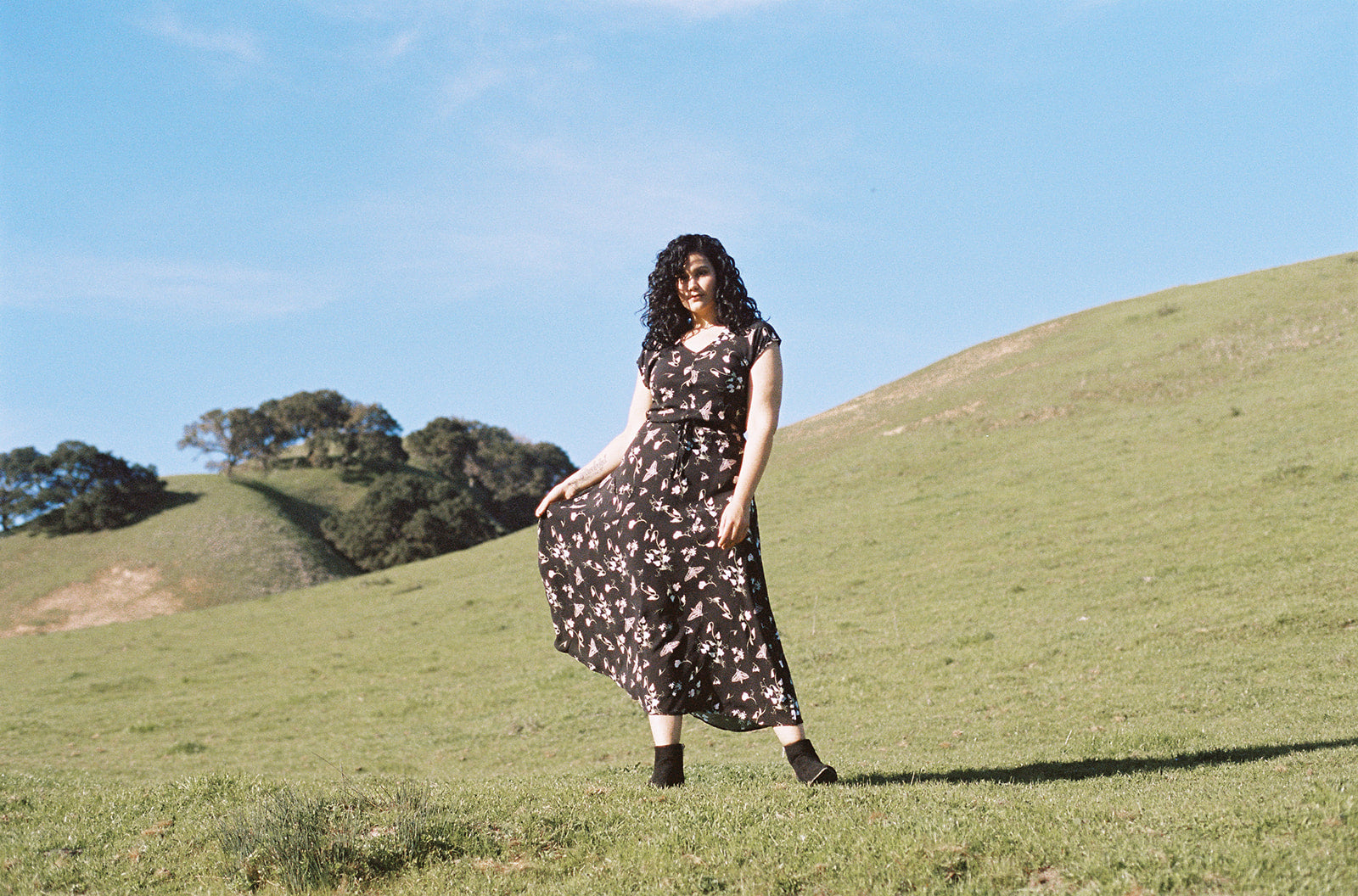 nature dress in the hills of Oakland plus size woman 