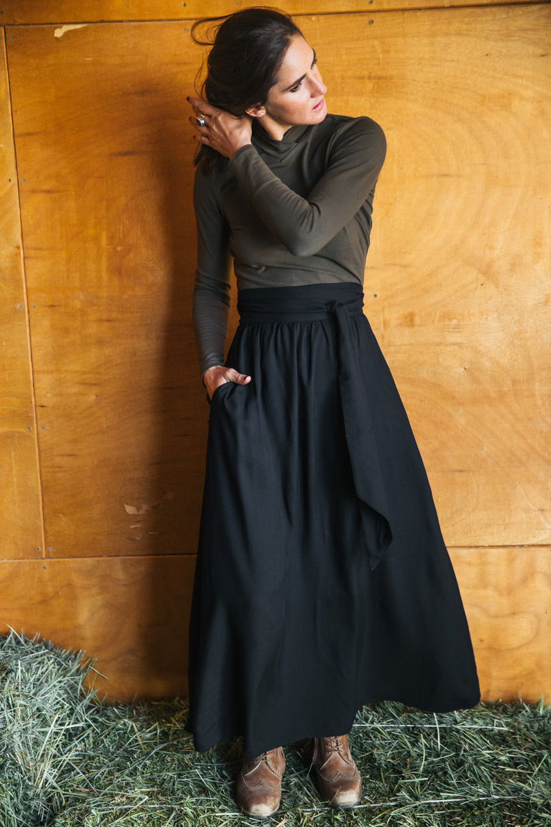 schuif Afgeschaft Eigenaardig Maxi Wrap Skirt in Black Challis – Field Day