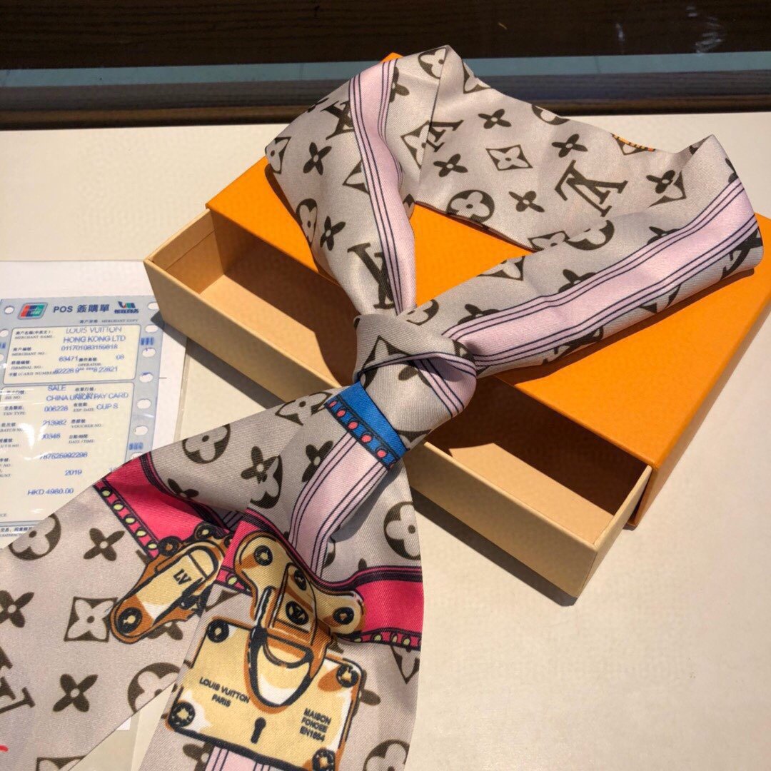 7,866円ルイヴィトン バンドー スカーフ Louis Vuitton Love シルク