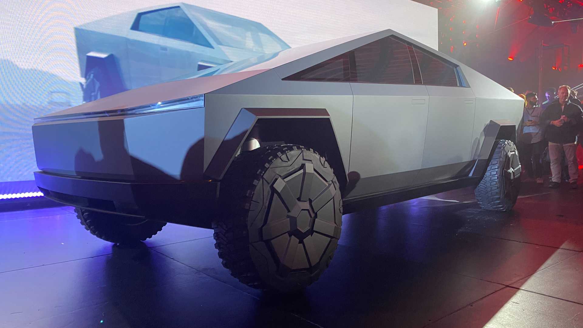 Тесло пикап. Тесла пикап. Внедорожник Tesla Cyber Truck. Tesla CYBERTRUCK электромобиль.