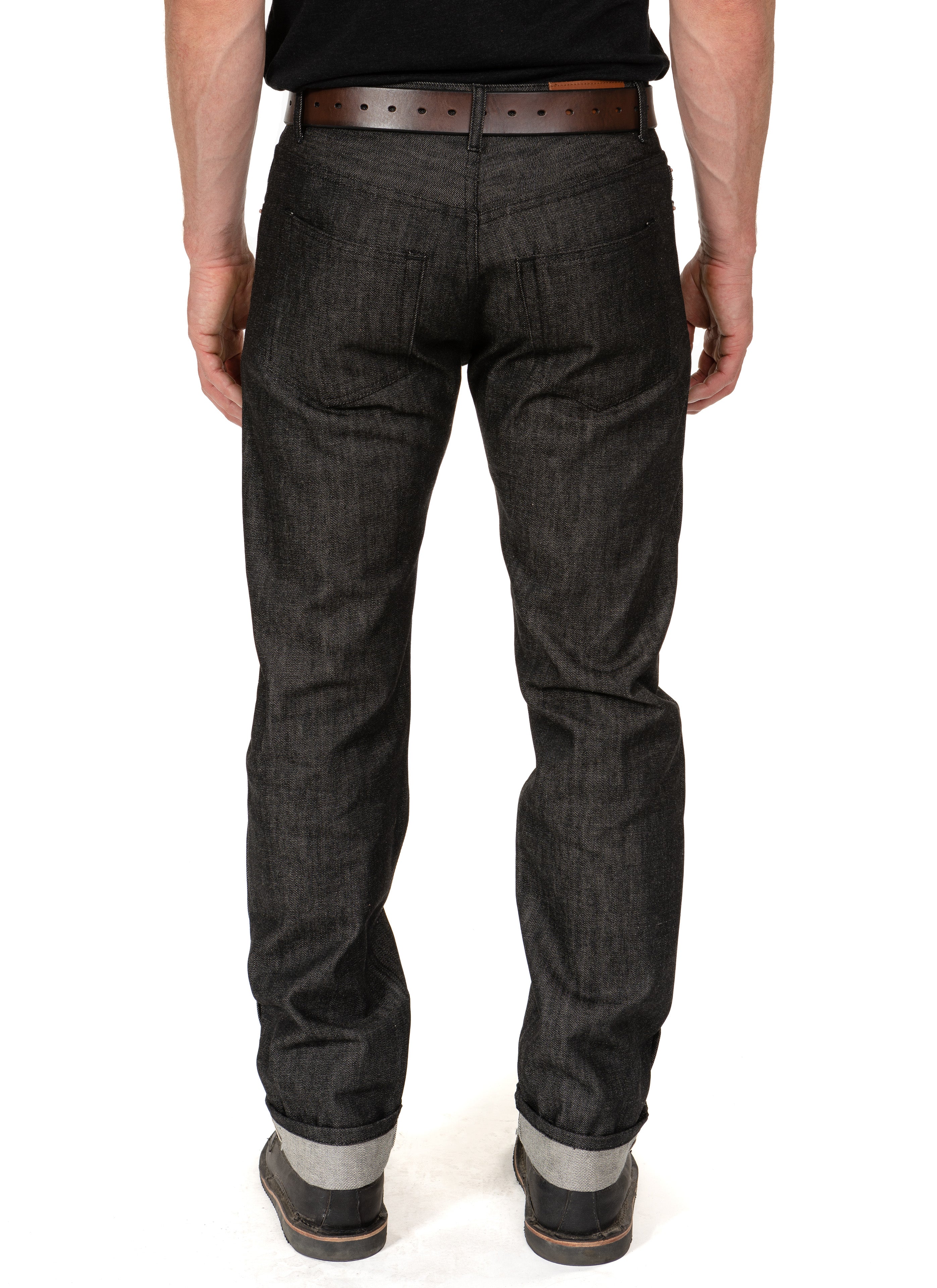 BLACK STRAIGHT SELVAGE JEAN