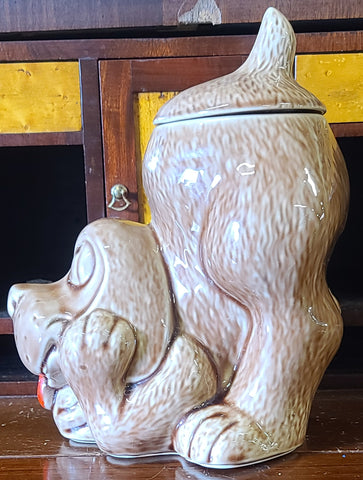 Picture of a McCoy cookie jar shaped like a dog