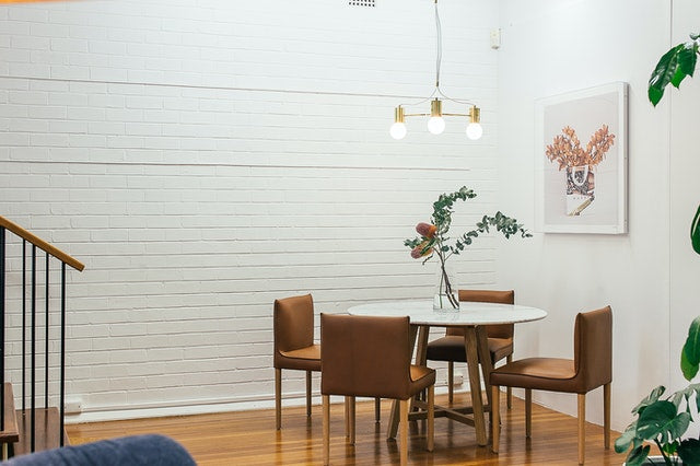 chaises dans un salon