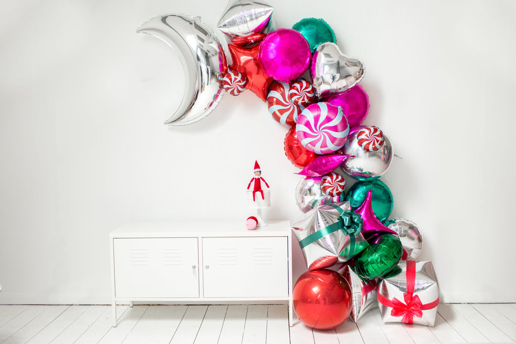 Christmas Balloon Backdrop Tutorial DIY