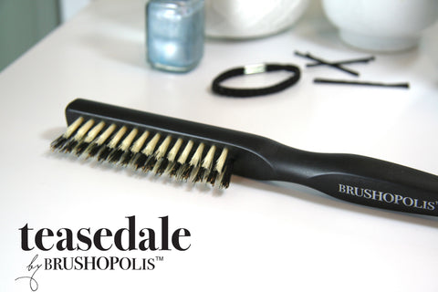 A Brushopois Teasedale CLassic Teasing Brush