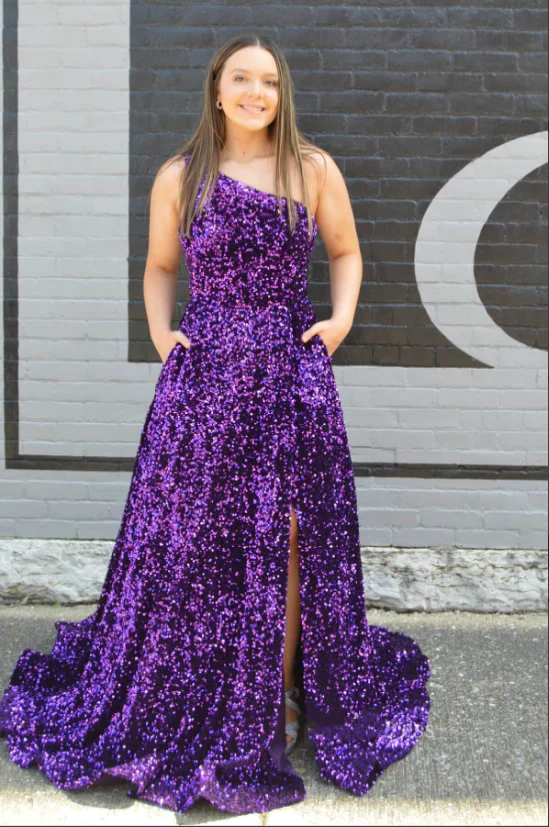 Vestido de fiesta iridiscente de lentejuelas moradas