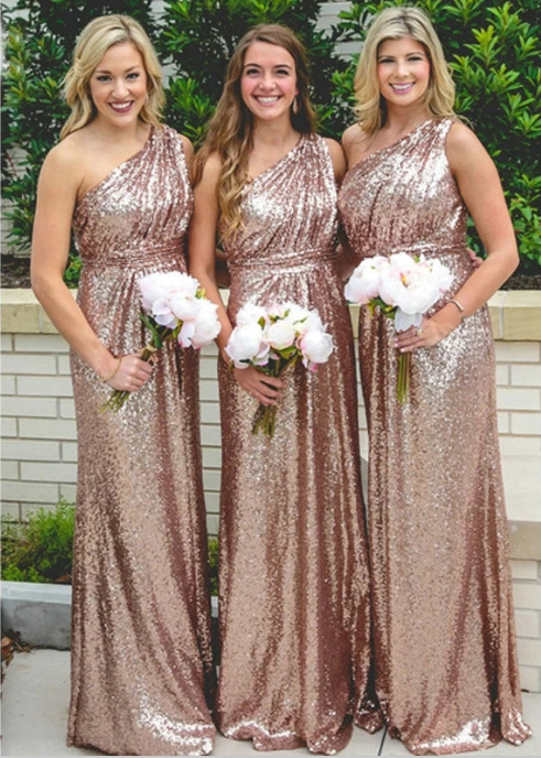 Vestido de invitada de boda de un hombro en oro rosa