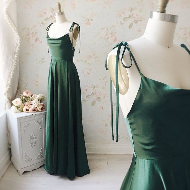 Vestido largo verde esmeralda para invitadas de boda