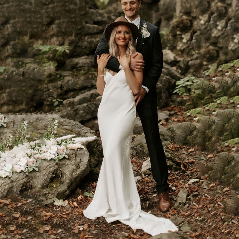 Vestidos de novia de playa de sirena con tirantes finos y cuello en V simples