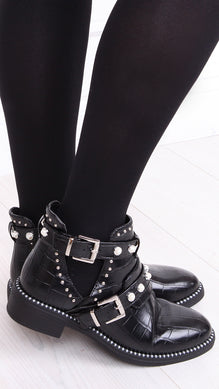 black boots 219
