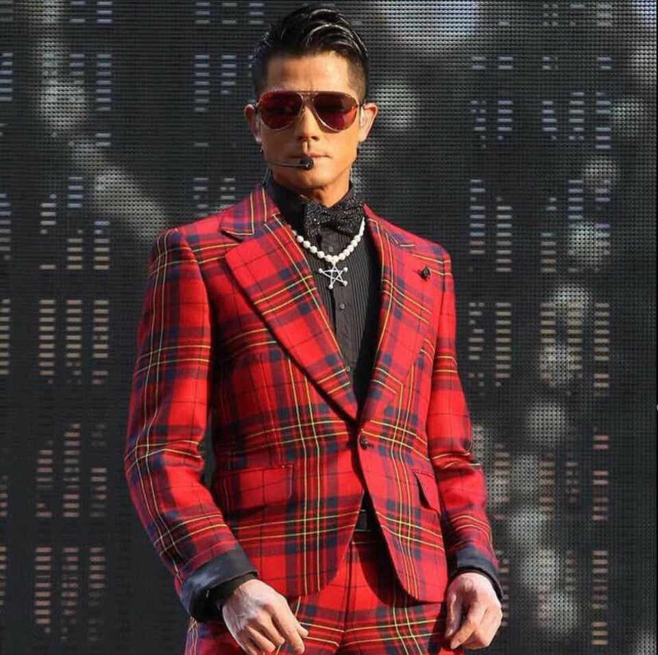 Singer Aaron Kwok wears REVE by RENE wish you were here aviator sunglasses champagne tan