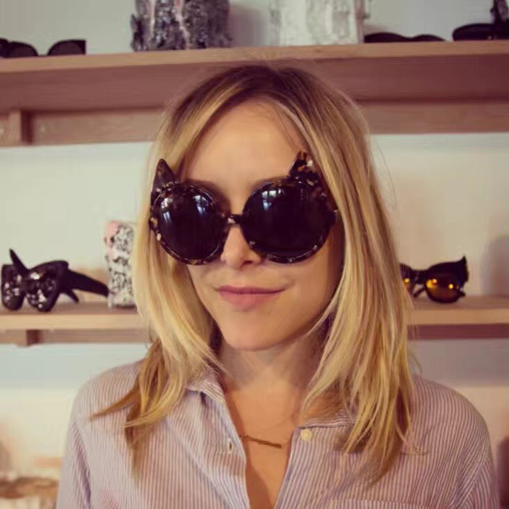 Jenny Mollen wears REVE by RENE sunglasses