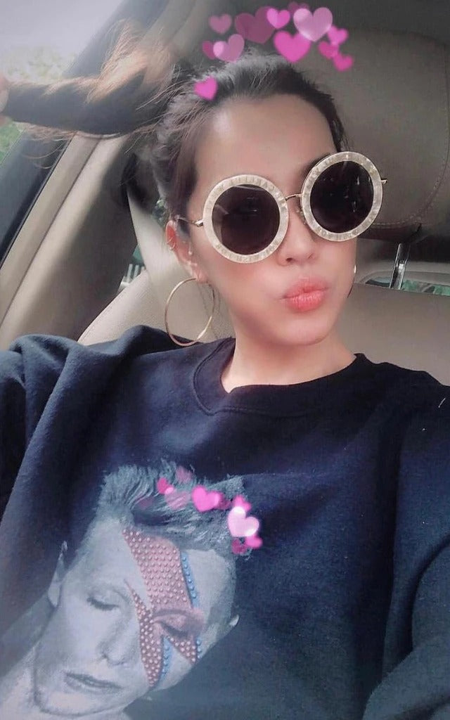 Arissa Cheo 石貞善 wears Reve by Rene Honey Trap Sunglasses