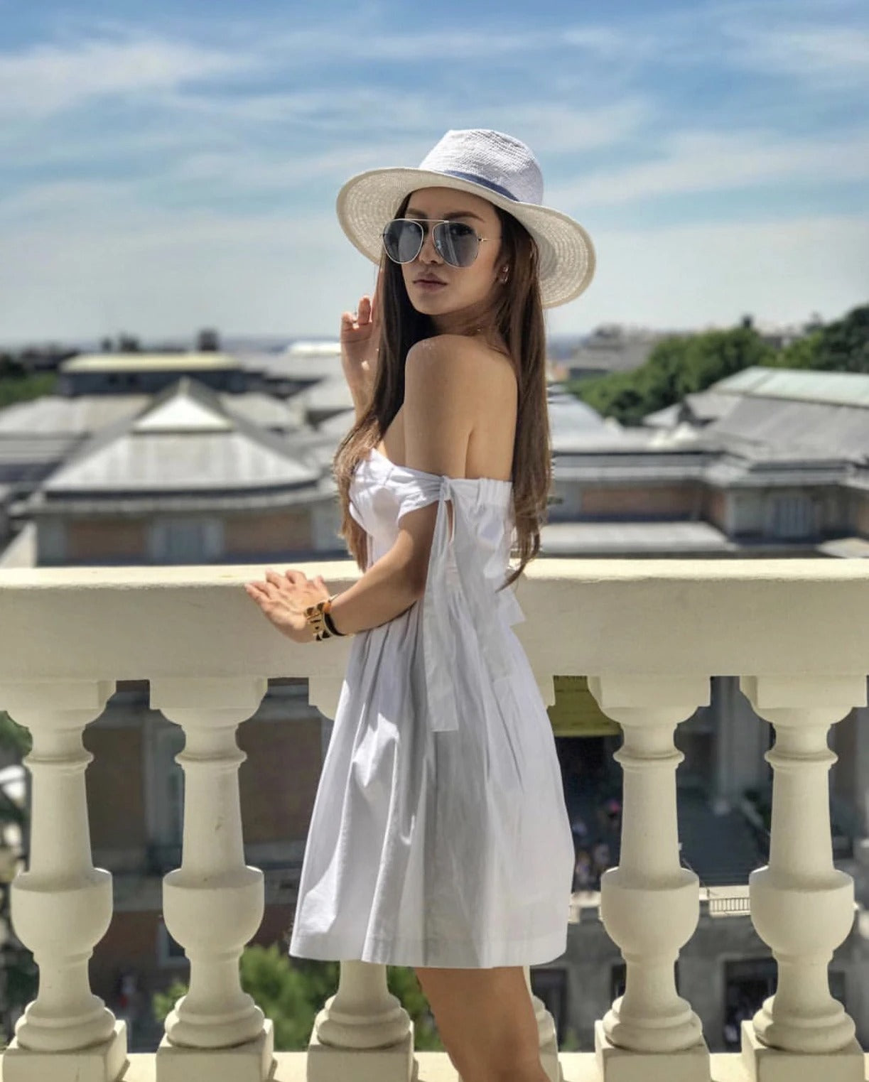 Elly Lam 林心兒 wears REVE by RENE Jellybean sunglasses