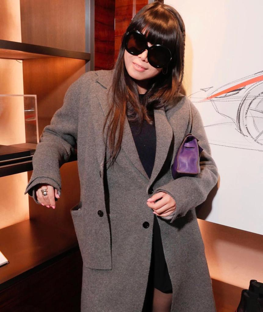 Leaf Greener 叶子 wears REVE by RENE minions sunglasses