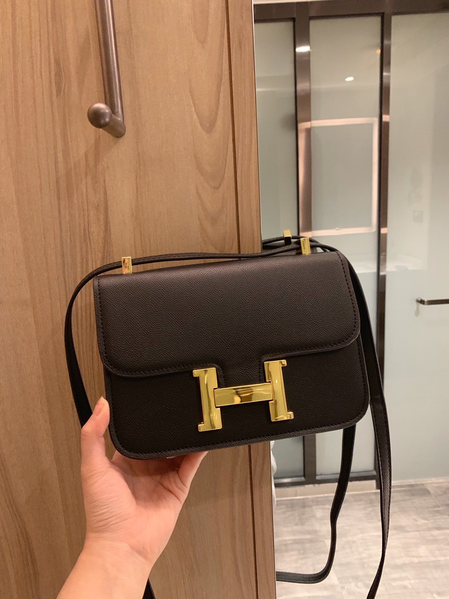 Hermes Leather Shoulder Bags – Technapology