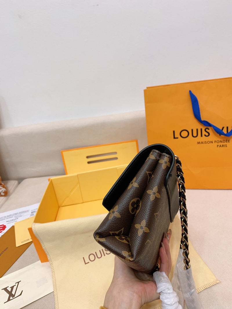 Louis Vuitton Pochette LV Thelma Handbag – Technapology
