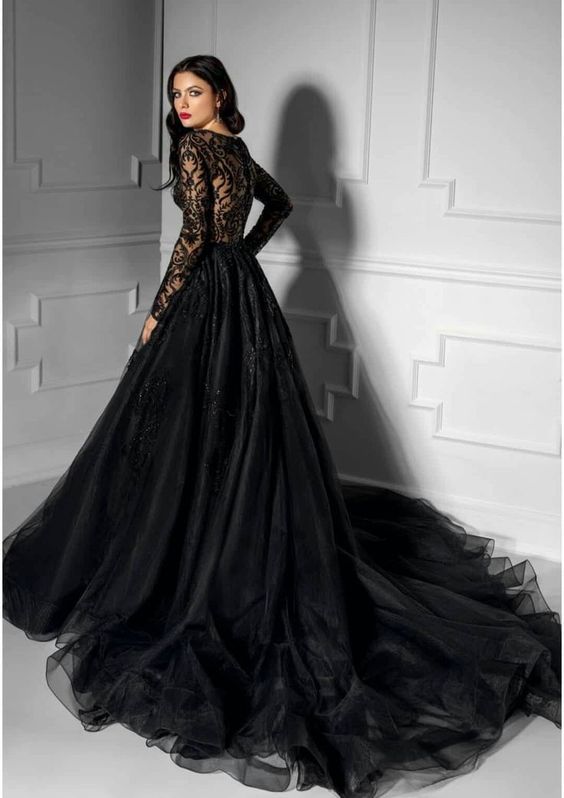 Gothic Black Wedding Dresses: Non-Traditional And Mysterious Elegance ...