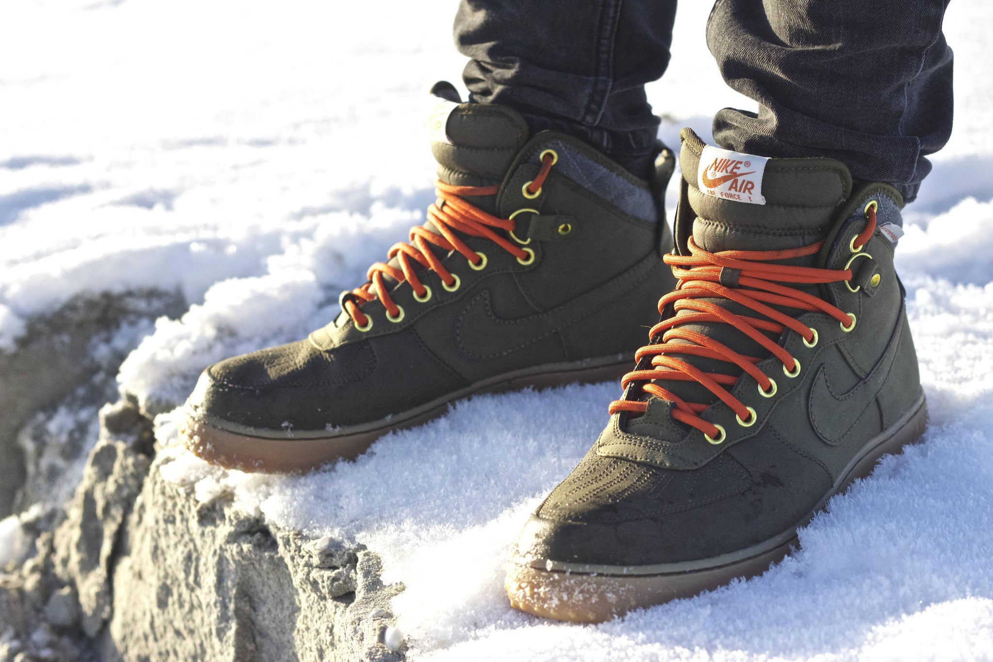 Зимние кроссовки найк. Nike Gore Tex кроссовки Duckboot. Nike Air Force Boot зимние. Nike Air Force Winter Boots. Зимние кроссовки Nike Air Force 1 Hi.