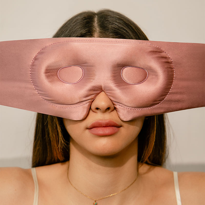 Drowsy-Sleep-Co-Damask-Rose-Eye-Lash-Protecting-Silk-Sleep-Mask-04.jpg__PID:d6b29dab-249c-422e-9493-9f41f06a6a2a