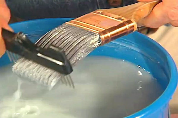 cleaning paint brush