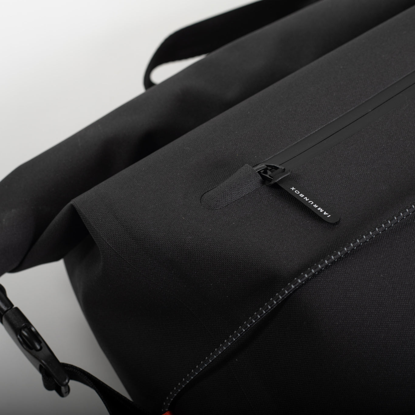 Spin Bag 30L - Everyday waterproof backpack | IAMRUNBOX