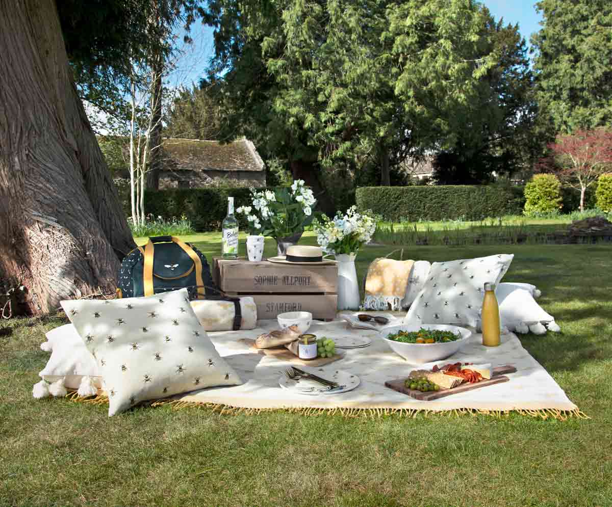 6 Must-Have Picnic Accessories For This Summer